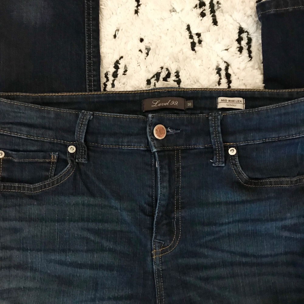 Size 30 Level 99 Mid Rise Liza Jeans 👖